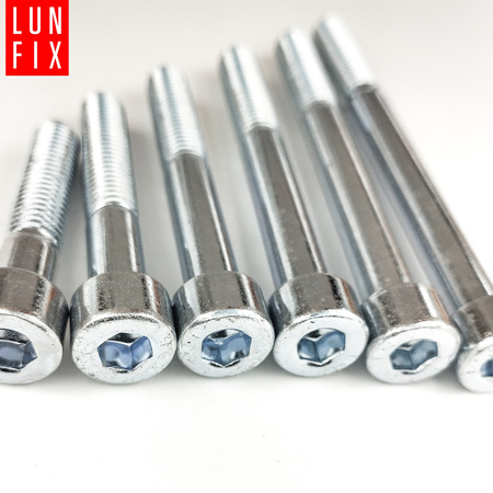 Sada válcových šroubů, matic a podložek M8 420 kusů