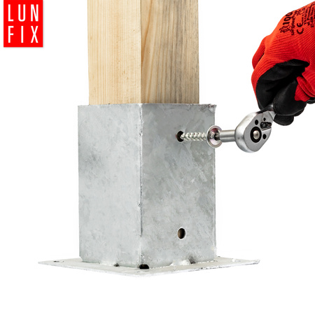 Zestaw podstawa słupa przykręcana 10x10 z wkrętami