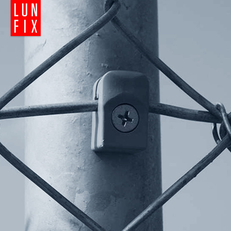 Przelotka mocowanie drutu na wkręt czarna 100szt.