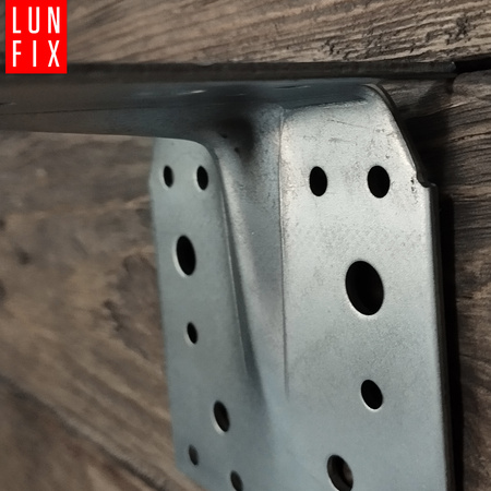 Kątownik z kolcem do montażu 90x90x90x2,5(10szt)